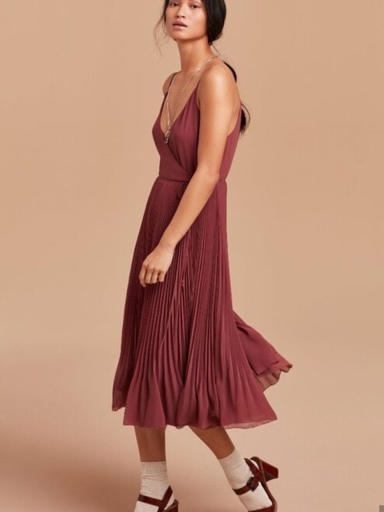 Aritzia Dresses & Skirts - Wilfred Beaune Pleated Midi Dress with Waist Tie